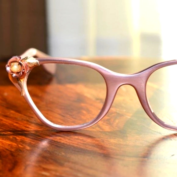 🩷🌷🩷 Exquisite RARE Vintage Tura Frosted Pink Flower Accented Cat Eye Glasses - Picture 5 of 15